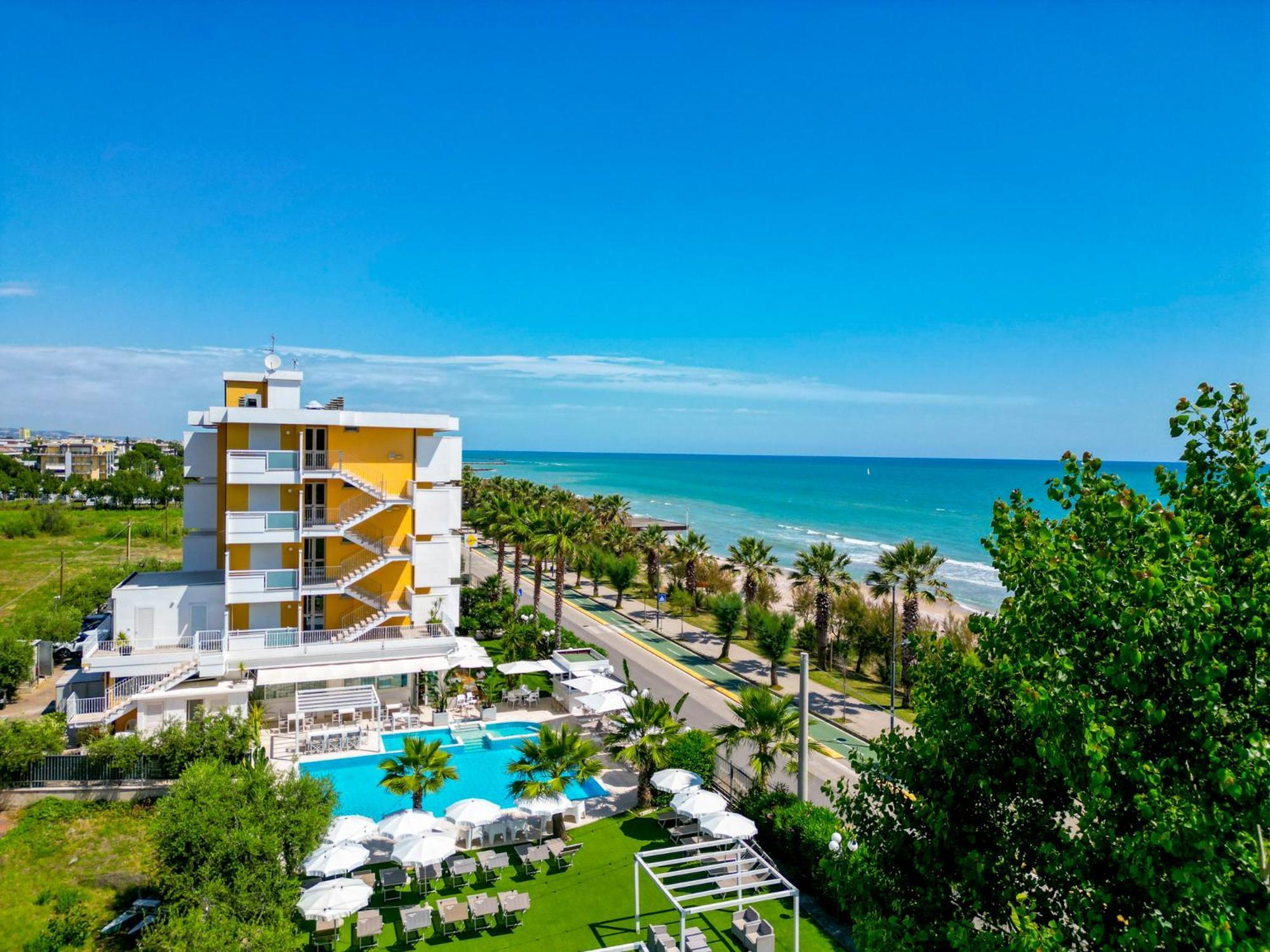 Hotel Belvedere Мартинсикуро Екстериор снимка